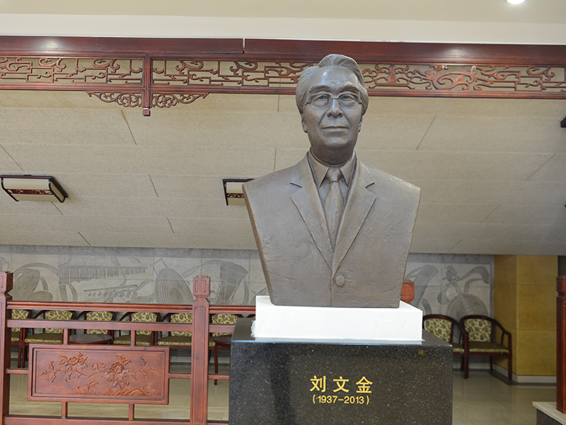 雕塑作品 劉文金像，鑄銅，安放地點(diǎn)：中央民族樂(lè)團(tuán)